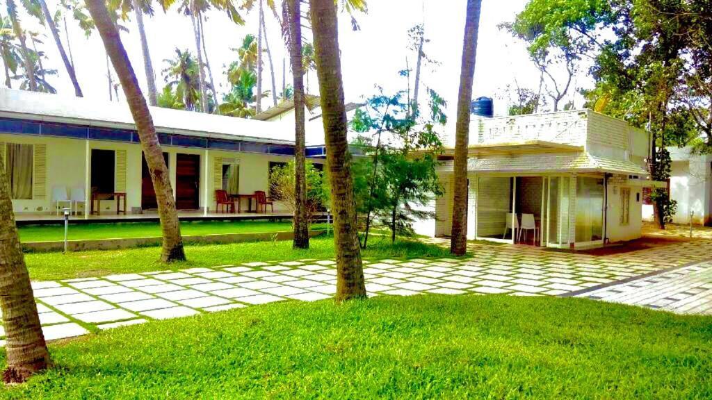 Cherai Natural Beach Hotel Cherai Beach Exterior foto